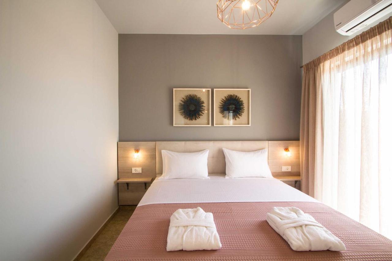 Mike's I Luxury Above The Sea Kíssamos